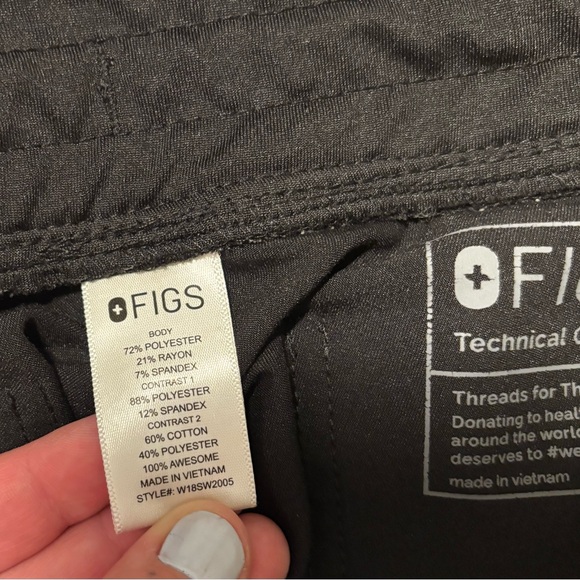 Figs Women’s Black Jogger Scrub Pant / Zamora Jogger Scrub Pants - Picture 8 of 8